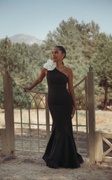 2 of 4 Mac Duggal 2304 Black/White