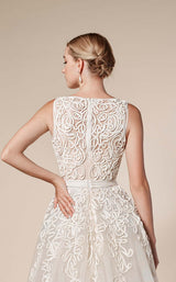 8 of 9 Andrea and Leo 5143 Off-White