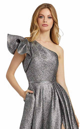 9 of 9 Mac Duggal 67297 Platinum