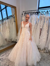 1 of 6 Andrea and Leo A1028W French-White