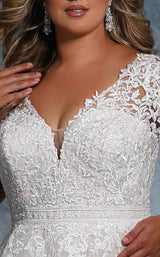 3 of 4 Sydneys Closet MB2110 Ivory/Ivory