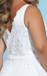 4 of 4 Sydneys Closet SC5252 Ivory