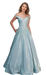 2 of 8 Nina Canacci 1470 Mint