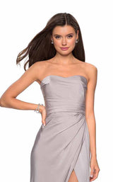 12 of 16 La Femme 26794