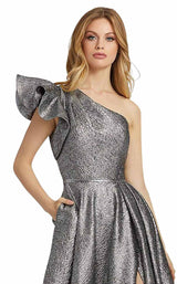 4 of 6 Mac Duggal 67297M Platinum