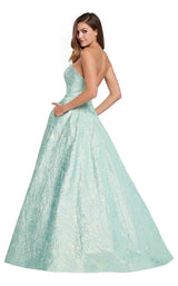 7 of 18 Ellie Wilde EW119013 Mint