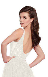 12 of 12 Ellie Wilde EW119031 Ivory
